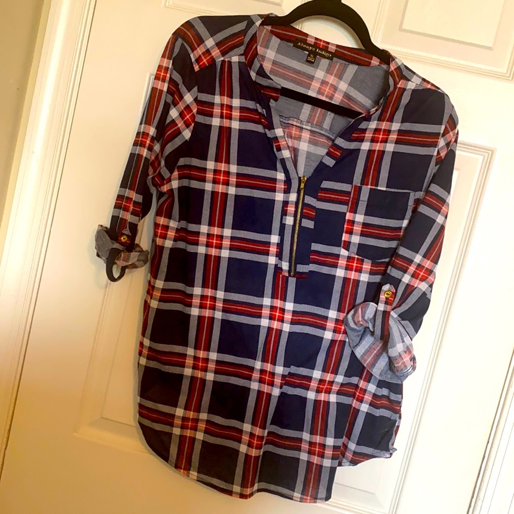 Plaid• 3/4 sleeve Length • v neck• zipper closure